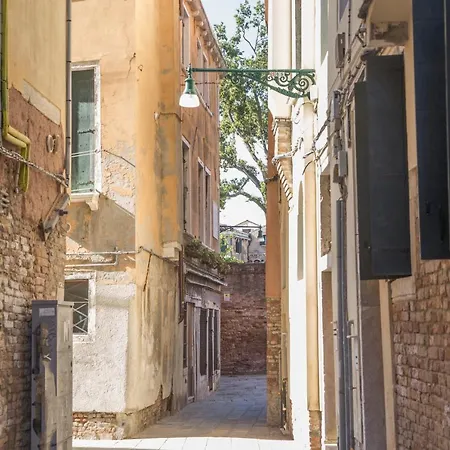 La Casetta Di Foscolo By Venicevillas